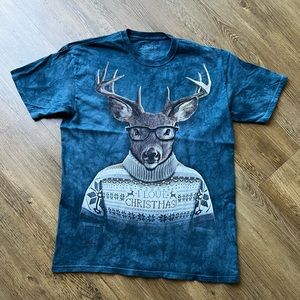 The Mountain “I Love Christmas” tshirt